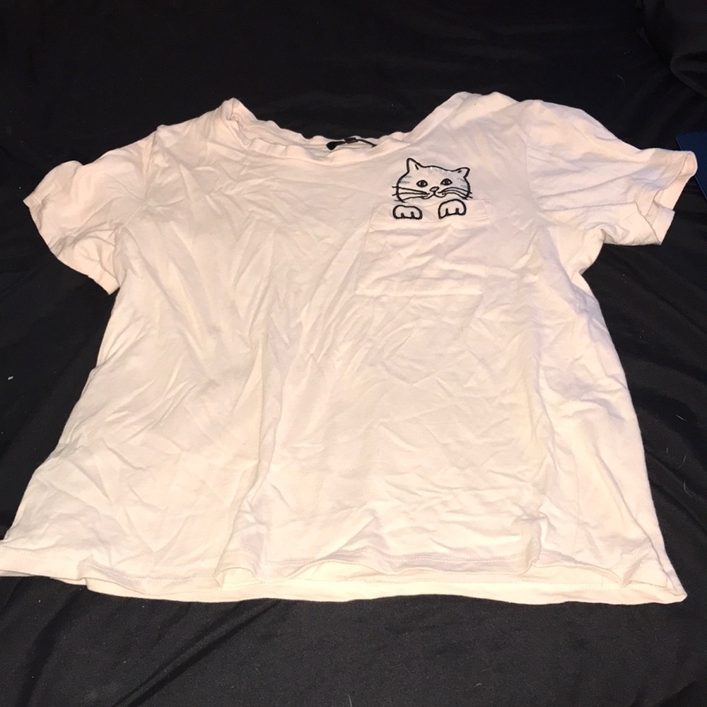 Pink T-shirt with kitten pocket